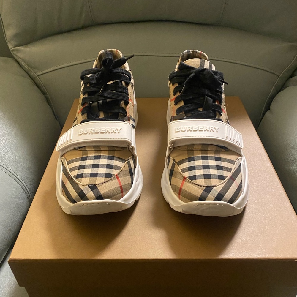 Burberry sneakers